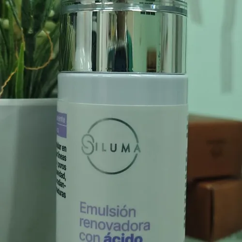 Emulsión renovadora con ácido glicólico 