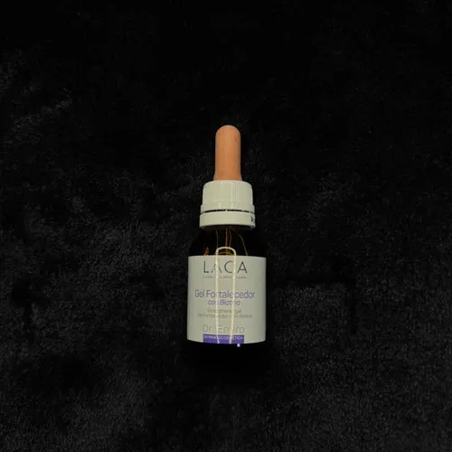 Gel fortalecedor con biotina: cejas, pestañas y uñas