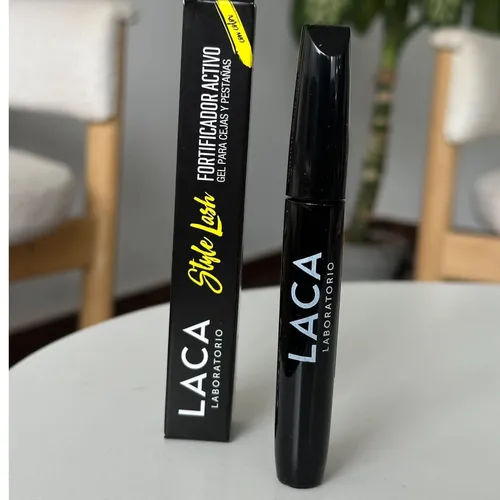 Fortalecedor de pestañas laca. Gel con color 