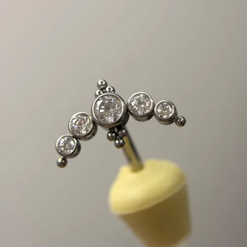 Floating navel ornamentado 