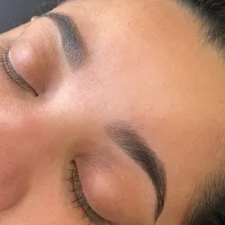 tinte con henna (incluye perfilado)