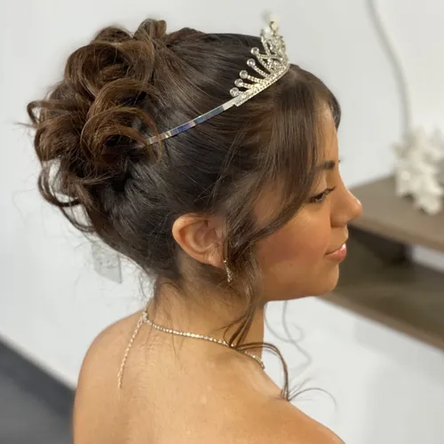 Peinado y maquillaje 