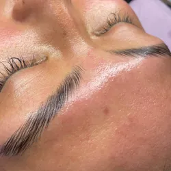 Laminado + Perfilado de Cejas