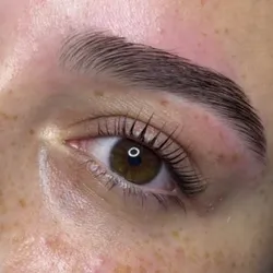 Diseño & Perfilado de cejas