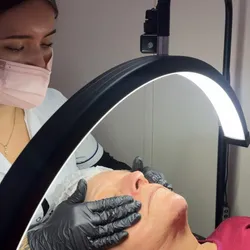 PEELING cosmiátrico con higiene facial profunda