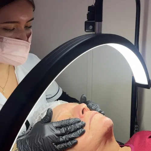 PEELING cosmiátrico con higiene facial profunda
