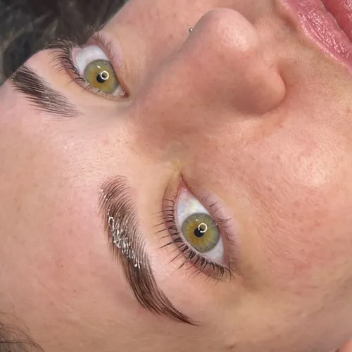 Lashlifting +Laminado pro+Perfilado y diseño de cejas 
