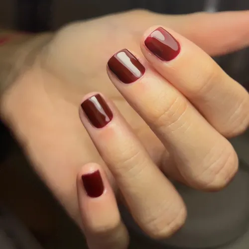 Esmaltado semipermanente+ nivelación en manos 