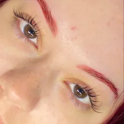 LIFTING DE PESTAÑAS + PERFILADO DE CEJAS (incluye 1 tinte)