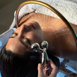 TERAPIA DOBLE DELUXE - Spa Capilar + Spa Facial