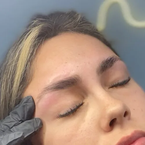 Laminado de cejas | Brow lamination (incluye perfilado)