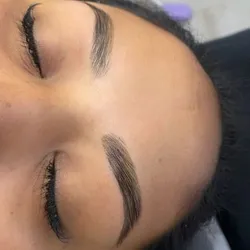 Cejas HD : perfilado + laminado + henna 