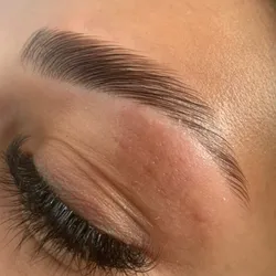 Laminado de cejas