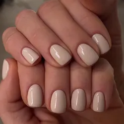 Manucuría con esmaltado semi permanente 