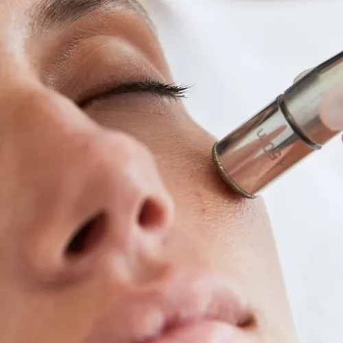 Higiene facial profunda, de Cuidado de la piel 