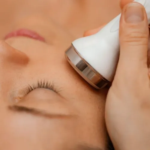 Higiene facial + radiofrecuencia antiage reafirmante, de Cuidado de la piel 