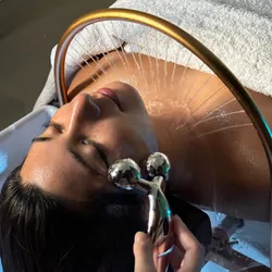 TERAPIA DOBLE DELUXE - Spa Capilar + Spa Facial