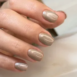 Manicura + Esmaltado semipermanente 