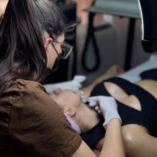 DERMAPLANING GLOW + EXTRACCIONES