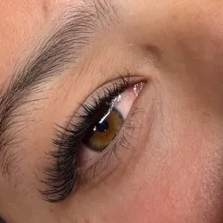 Volumen 2D + perfilado de cejas 