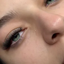 Volumen 3D + perfilado de cejas 