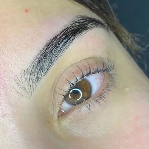 Lifting + diseño y perfilado de cejas 