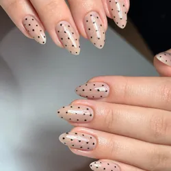 Nivelación en uñas largas (semi / capping) 