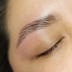Retoque de laminado de cejas