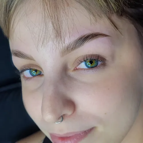 Laminado de cejas + tintura 