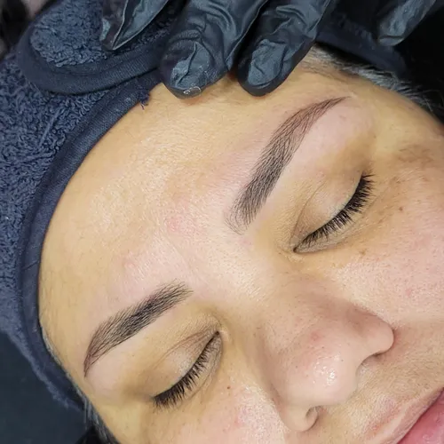 Diseño y perfilado de cejas 𝔭𝔯𝔢𝔪𝔦𝔲𝔪 + tintura