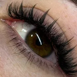 Volumen tech + spire lashes (anime)