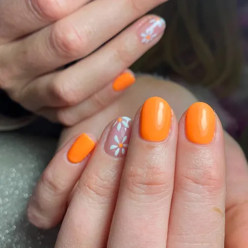 Esmaltado semipermanente, de @by_pekenails
