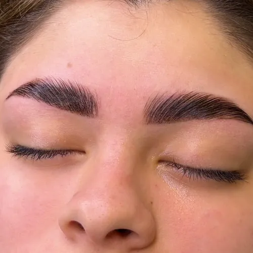 Perfilado de cejas con hilo y laminado de cejas + tinte 