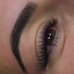 Pestañas Vol.Brasileño +Perfilado de cejas