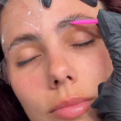 Laminado de cejas