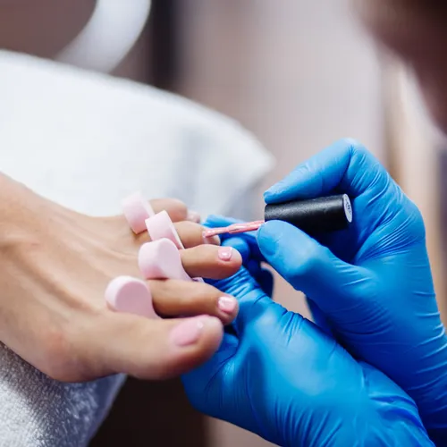 Esmaltado semipermanente en pies 