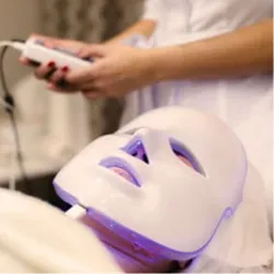 LIMPIEZA FACIAL CON FOTOTERAPIA