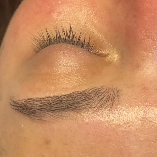 Perfilado de cejas, de Glows by Aurora