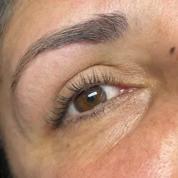 Lash lifting + Diseño y perfilado de cejas 