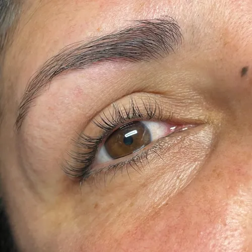 Lash lifting + Diseño y perfilado de cejas 