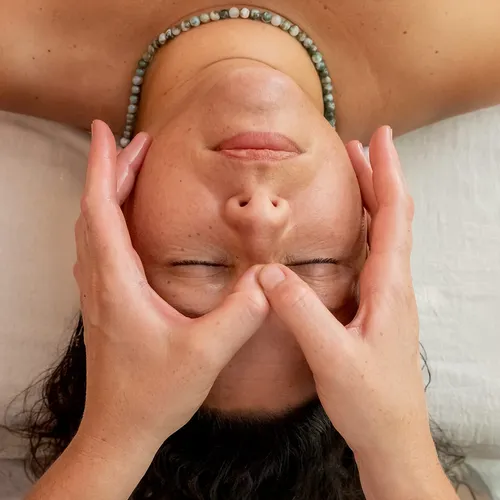 Masaje Craneo facial