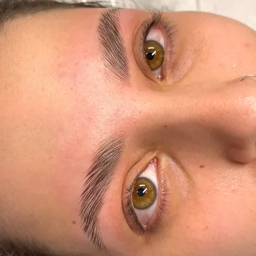 Laminado de cejas + diseño y perfilado con hilo