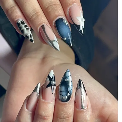 Esculpidas en acrílico con diseño ( nail art, auras, french, etc.) 