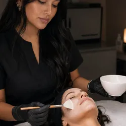 Experiencia Facial Deluxe | Limpieza profunda | Dermaplaning