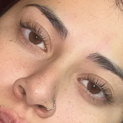 Lifting de pestañas + tinte + perfilado de cejas