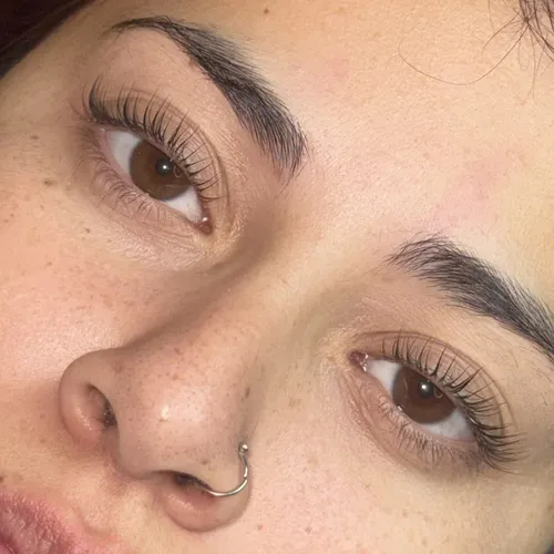 Lifting de pestañas + tinte + perfilado de cejas
