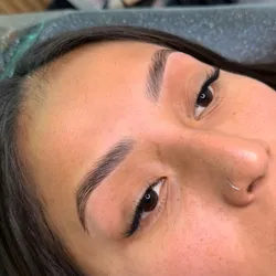 LAMINADO DE CEJAS + PERFILADO DE CEJAS + LIFTING DE PESTAÑAS 