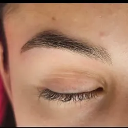 Diseño y perfilado de cejas