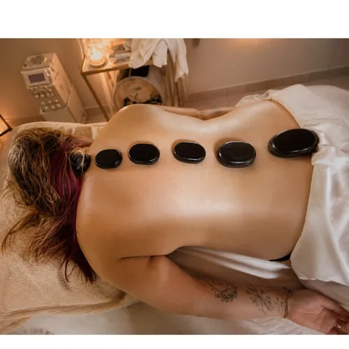 Masaje Relajante con Piedras Calientes 