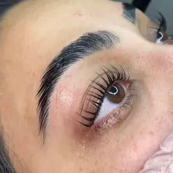 Laminado de cejas